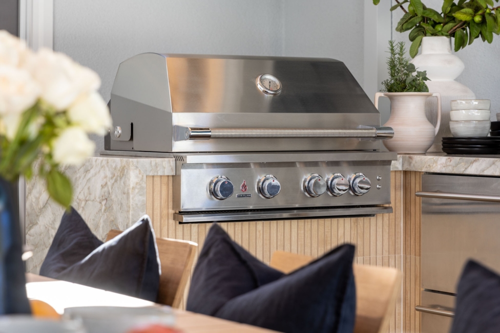 Built in vs freestanding grills how to choose the right trueflame grill layout for your backyard